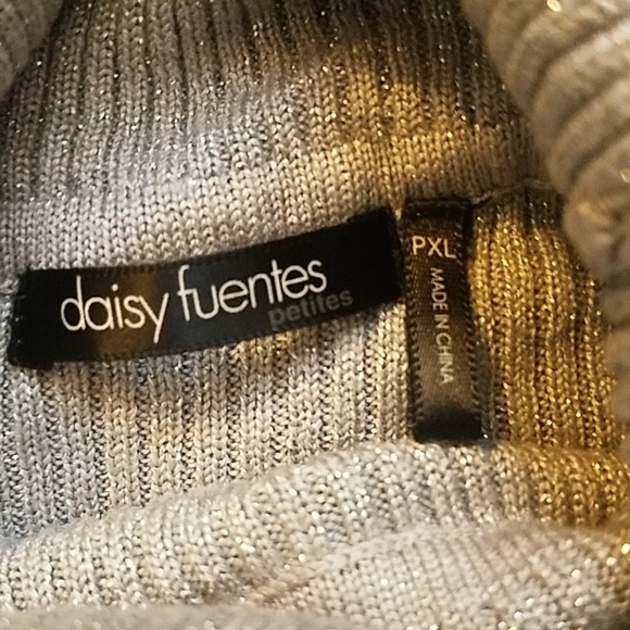 Daisy Fuentes short sleeve turtleneck swea… - Picture 3 of 5